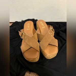 Lottini suede wedges!